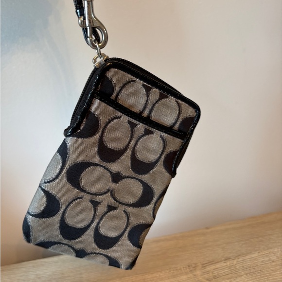 Coach Poppy monogram wristlet - Picture 3 of 4